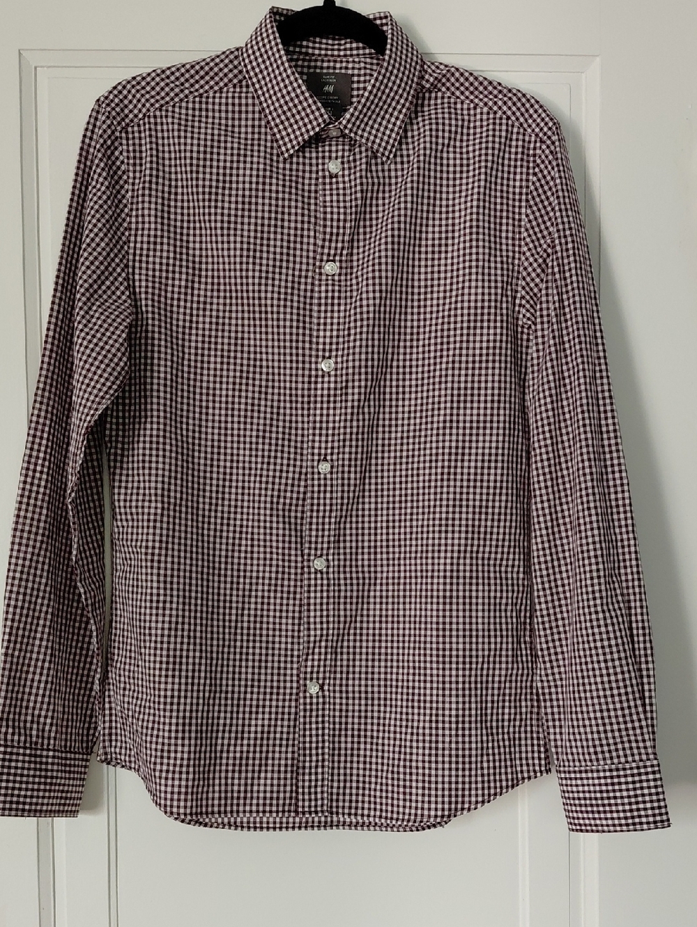 H&M Men's Burgundy and White Gingham Button-Down Shirt